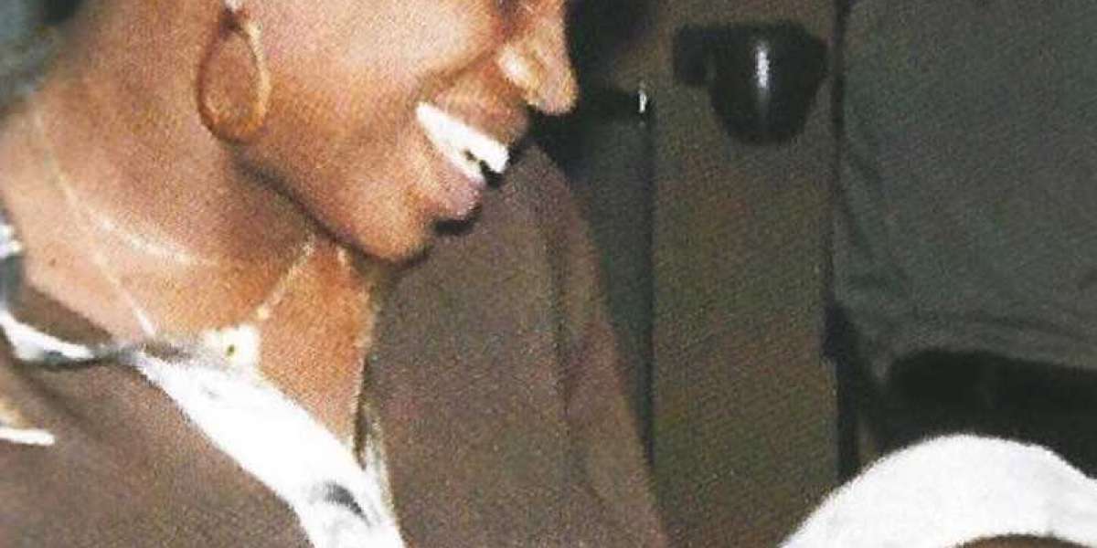 Kanye West partage une adorable photo avec sa mère Donda, au lendemain de l'anniversaire de sa mort
