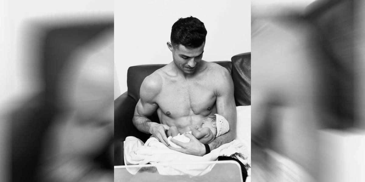 Cristiano Ronaldo partage une émouvante photo de sa fille nouveau-née