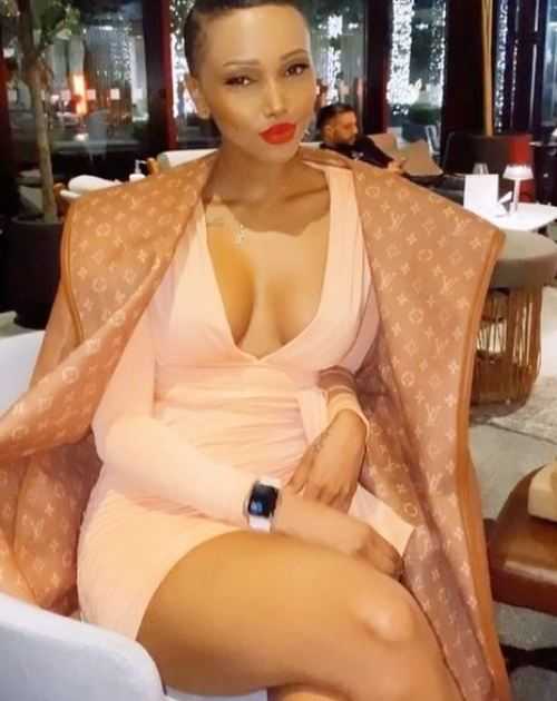 Huddah Monroe Dubaï Porta Potty