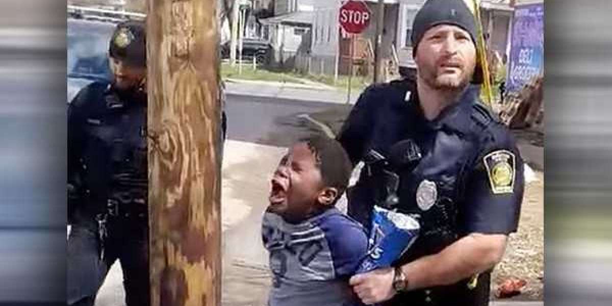 Un garçon de 8 ans arrêté pour avoir volé un paquet de chips (USA)