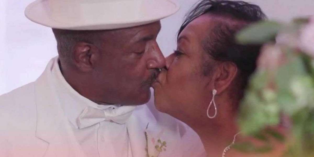 Après avoir vaincu deux fois le cancer, elle se marie pour la première fois à 73 ans
