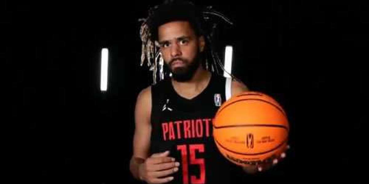 Le Rappeur J. Cole a signé son deuxième contrat de basket-ball pro