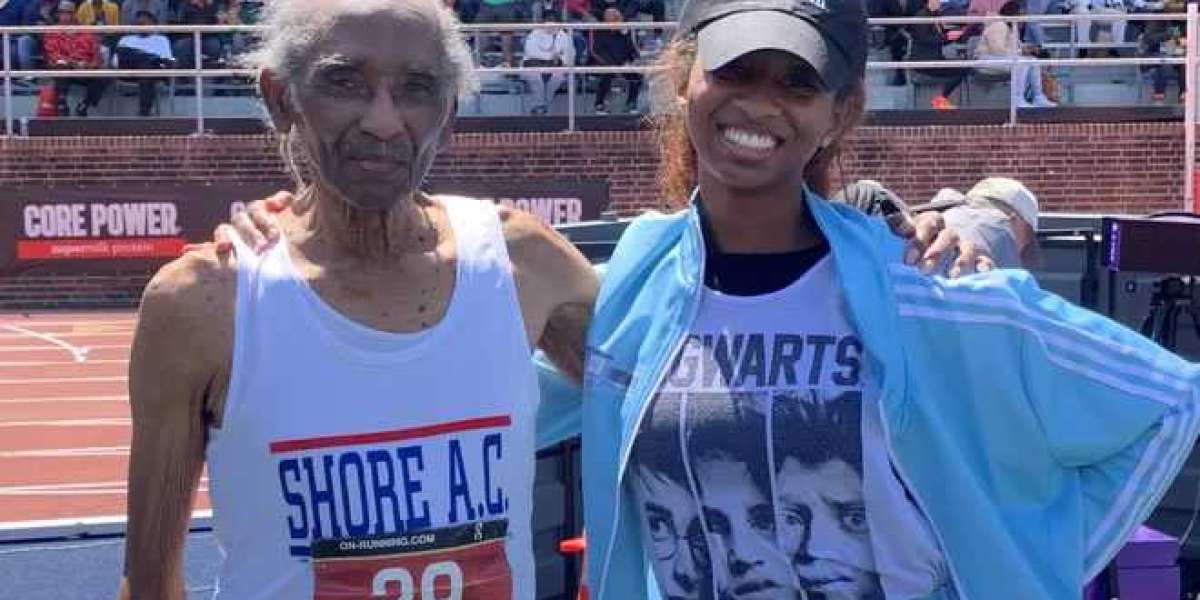 Lester Wright, 100 ans, bat le record du 100 mètres aux Penn Relays