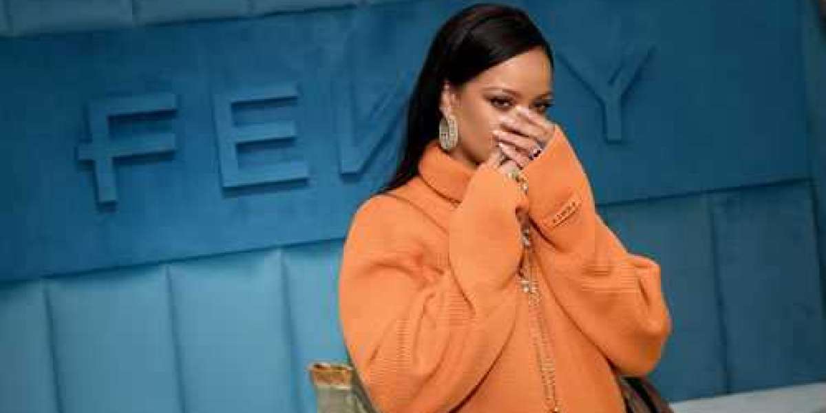 Rihanna est Officiellement la plus jeune milliardaire autodidacte