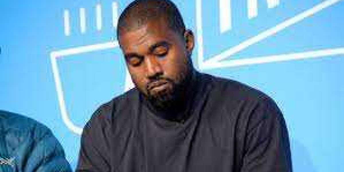 Après avoir rompu sa relation avec Gap, Kanye West serait en pourparlers avec des entreprises appartenant à des Noirs