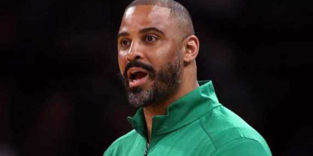 Les Boston Celtics suspendent leur coach