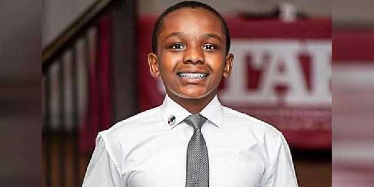 Le plus jeune étudiant noir de l'Oklahoma entre dans l'histoire à l'âge de 12 ans