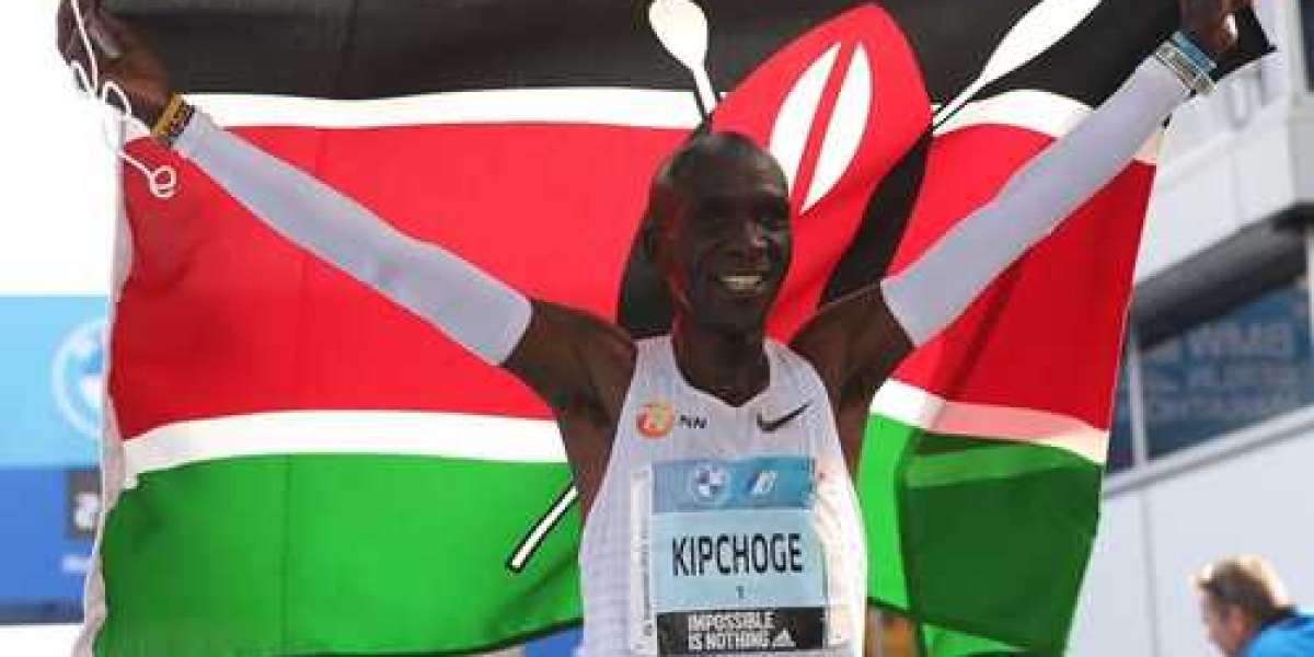 Au marathon de Berlin, le coureur kényan Eliud Kipchoge bat son propre record du monde