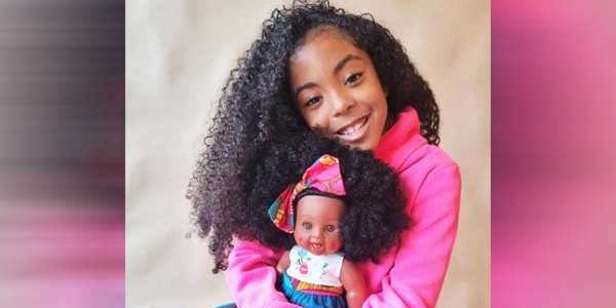 Une fillette de 8 ans et sa mère ont créé une entreprise de poupées noires