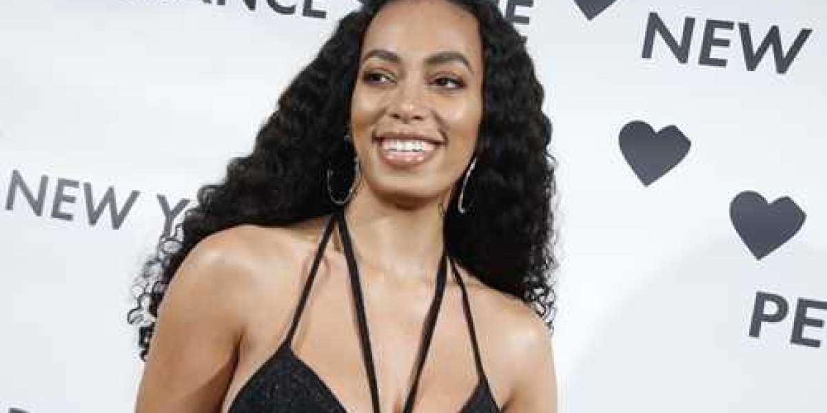 Solange interprète sa première partition originale lors du gala de mode du New York City Ballet