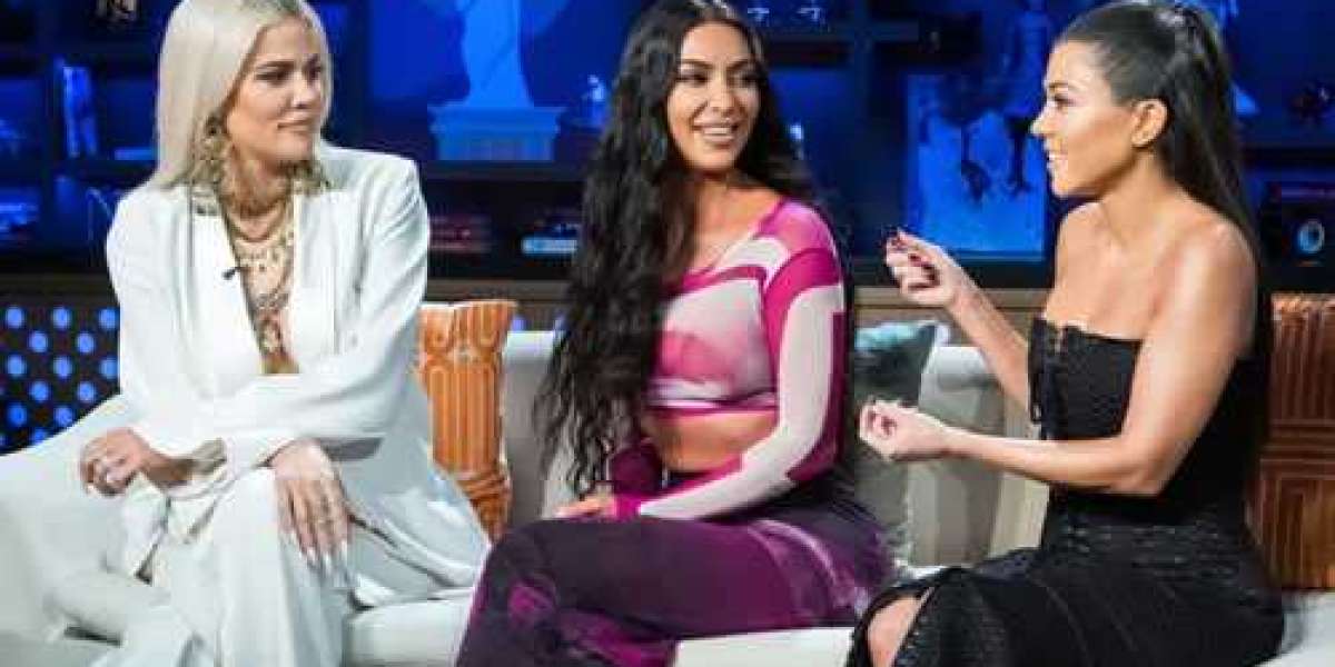 Kourtney Kardashian admet que sa relation avec Kim et Khloé n'est plus aussi étroite