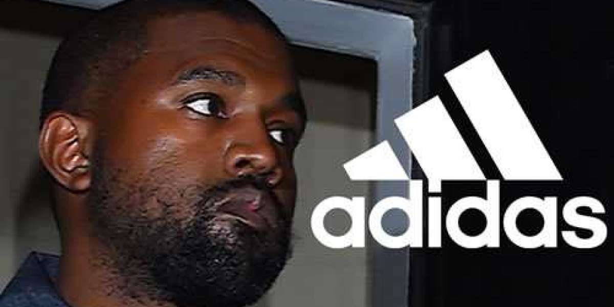 Kanye West accuse Adidas de détenir 75 millions de dollars sur son compte bancaire