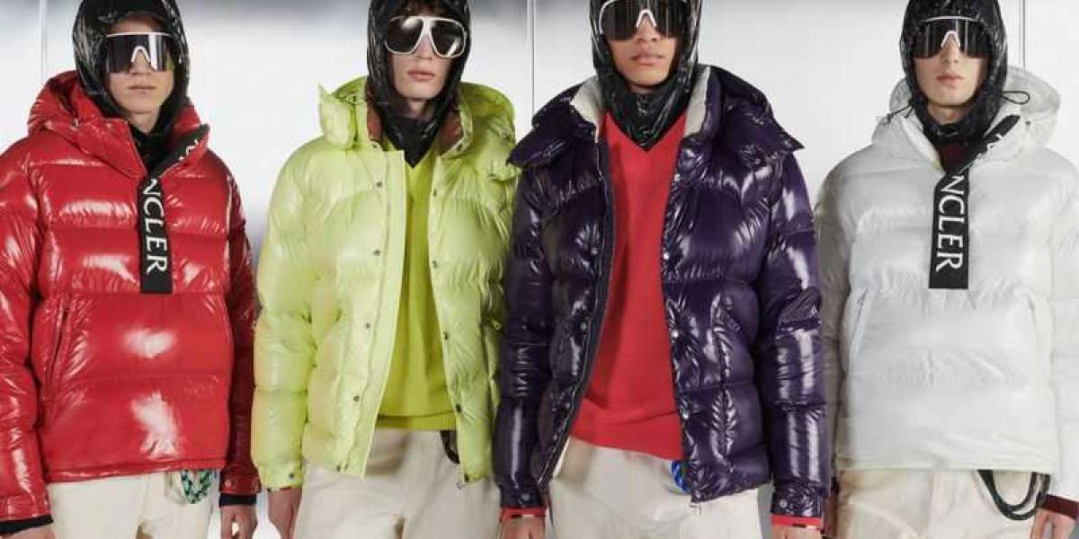 Moncler Outlet Store fall street style from