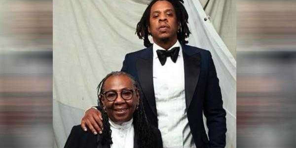 Jay-Z et sa mère, Gloria, célèbrent 20 ans de générosité à travers le Scholarship Fund 2023