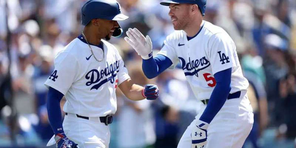 Dodgers location outfielder Chris Taylor (knee) on 10-day injured listing