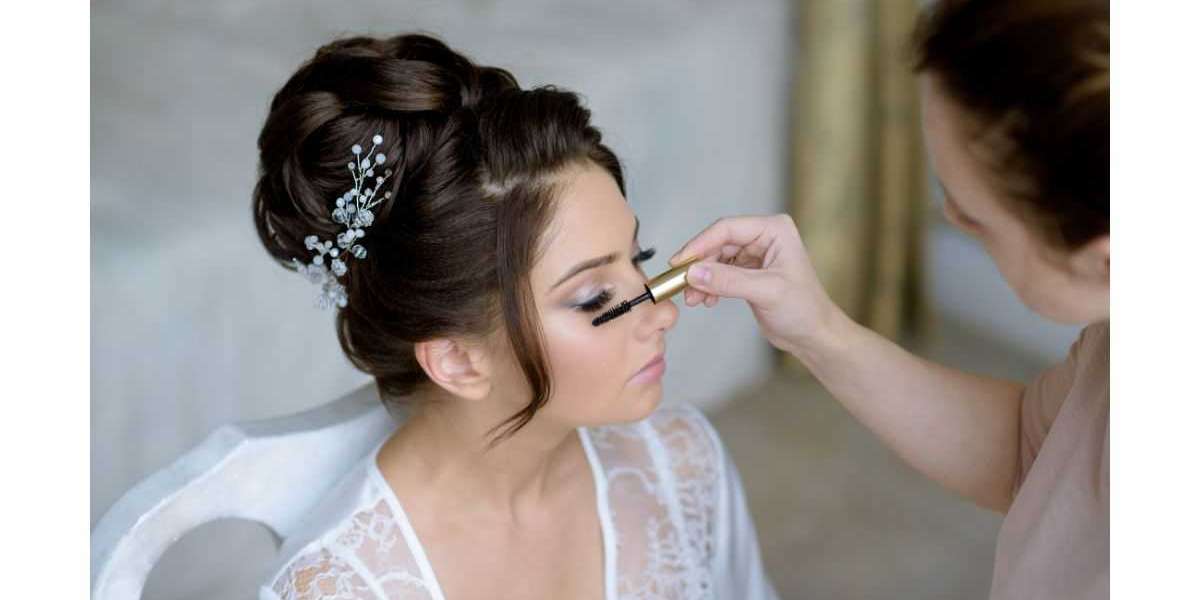 Your Wedding Hair & Makeup Timeline: What to Do and When
