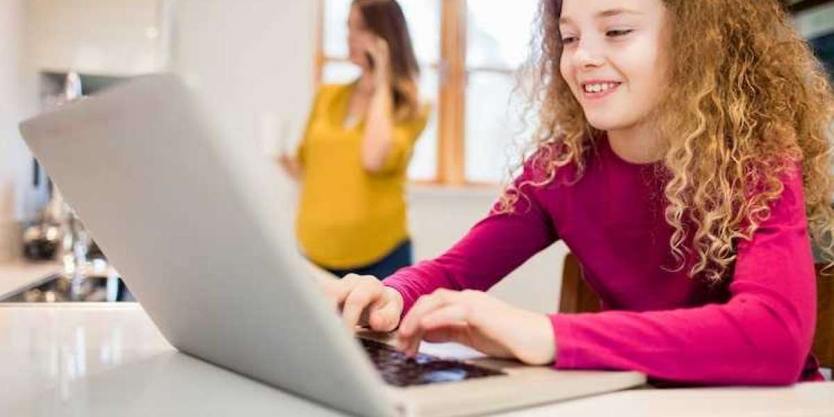 How an Essay Grader Transforms Your Writing from Draft to Distinction