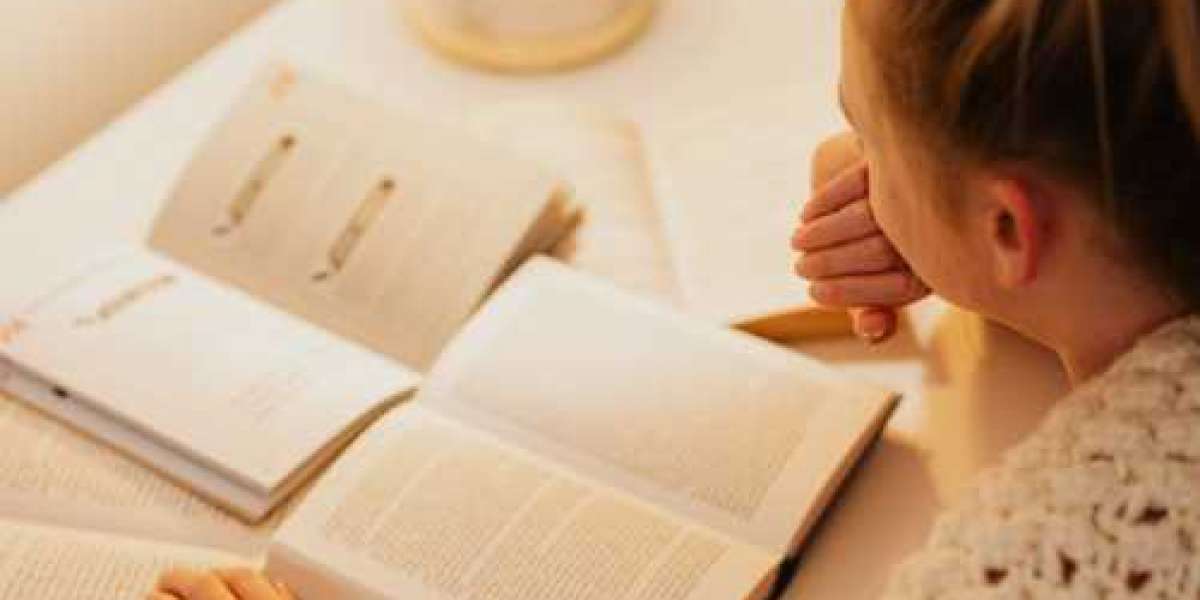 Scholarships & Funding Options for Studying Abroad