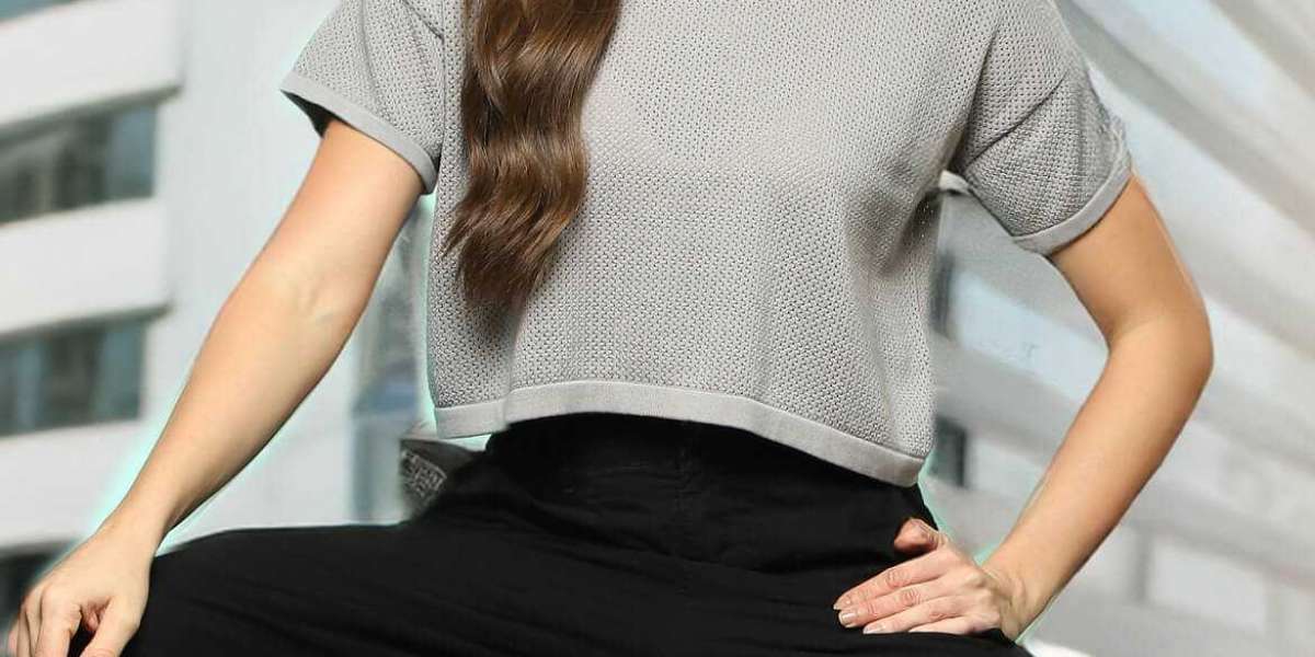 Comfortable Women Yoga T-Shirt & Trackpants for Gym, Yoga & Daily Wear