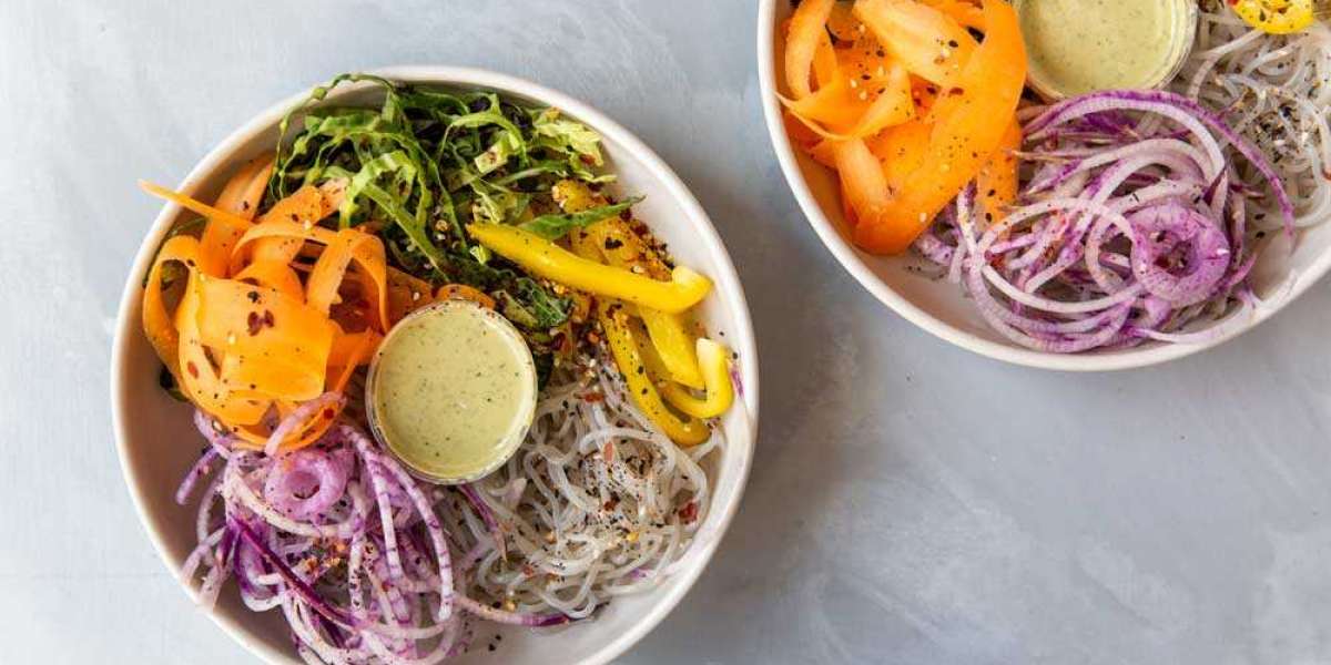 3 Reasons Meal Delivery Beats Cooking and Dining Out Every Time